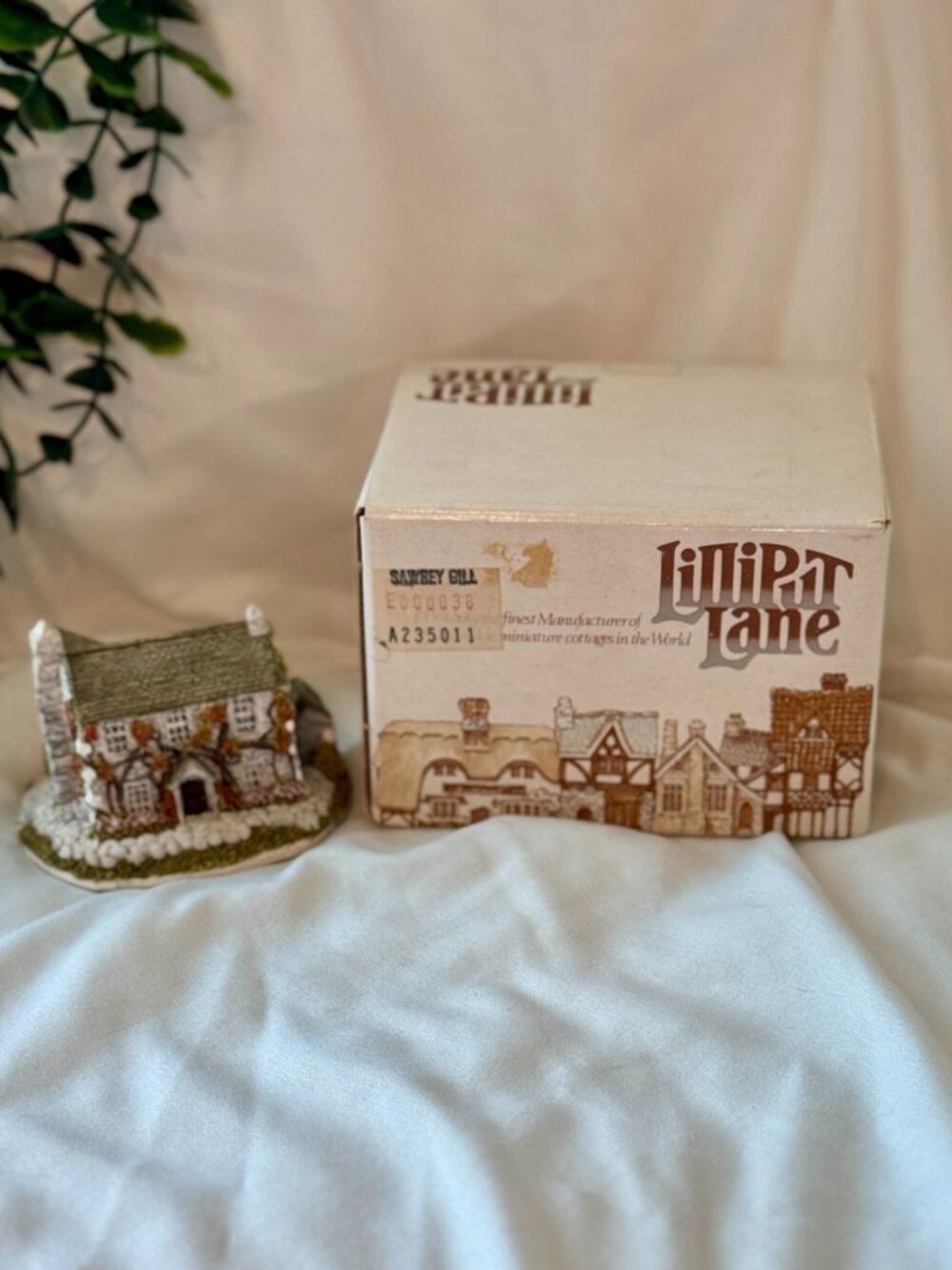 Vintage Lilliput Lane Sawrey Gill Cottage Figurine w/ Original Box UK